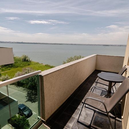 Moonlight Lake View Mamaia Apartment Exterior photo